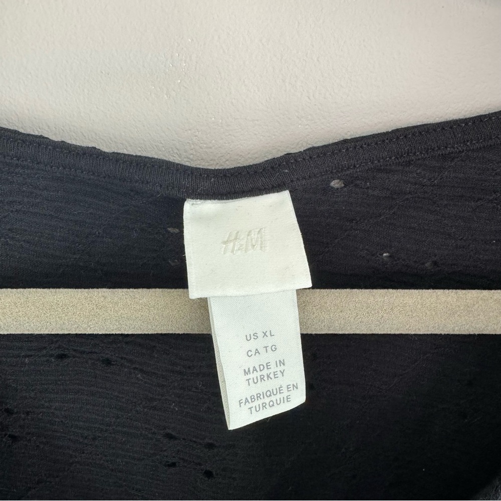 H&M Black Eyelet Cropped Button Down Short Puff Sleeve Cardigan Top Size XL - Picture 4 of 7